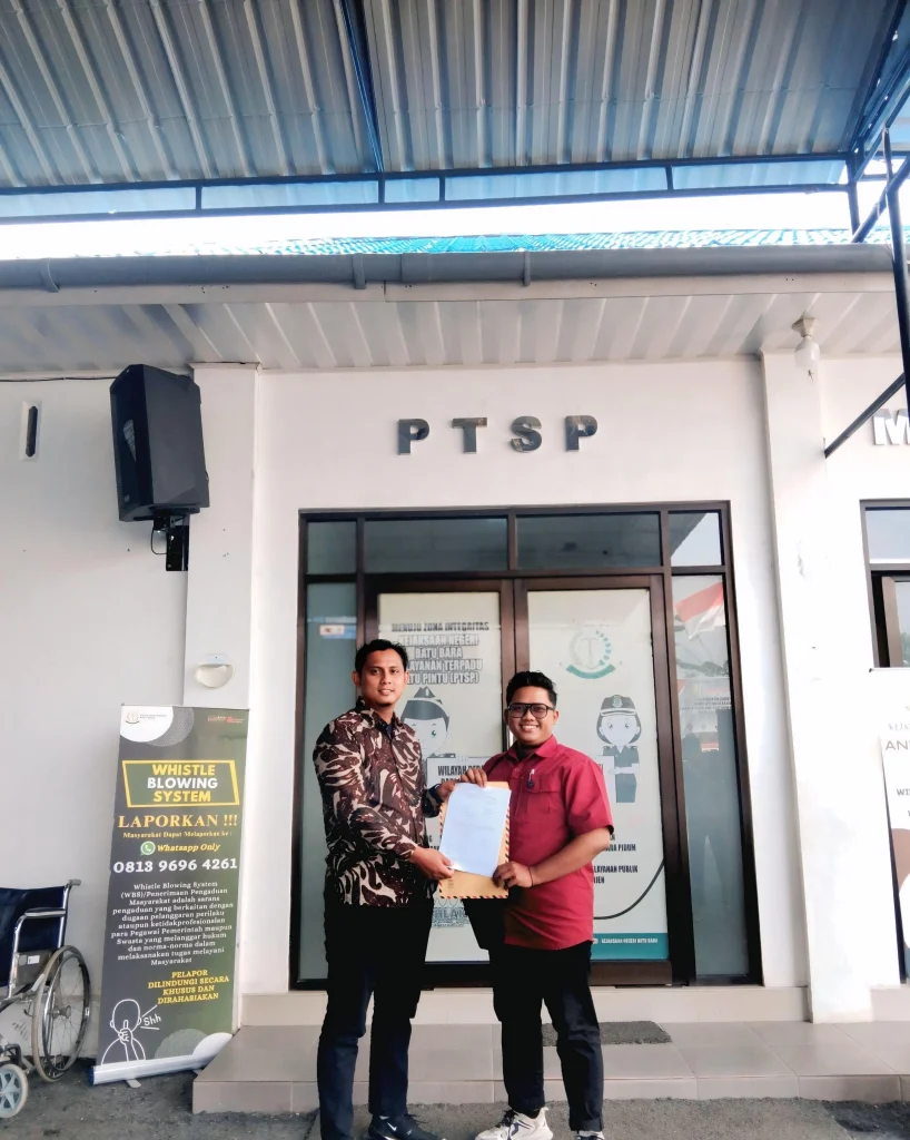 Di Dampingi Oleh Aktivis Anti Nepotisme, Prananda Hidayat Laporkan Kepala Desa ke Kejari