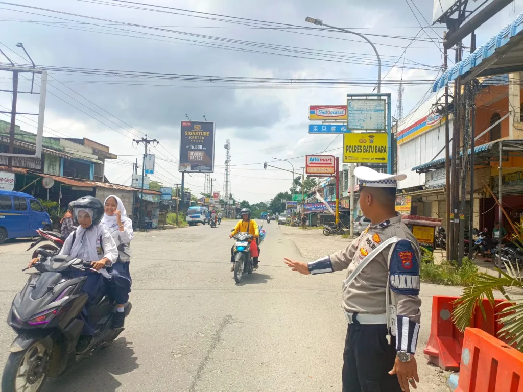 Sat Lantas Polres Batu Bara Atur Lalu Lintas di Titik Vital, Pastikan Keselamatan Pengendara